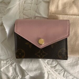 NWOT Louis Vuitton Pink and Brown Zoe Wallet New without tags